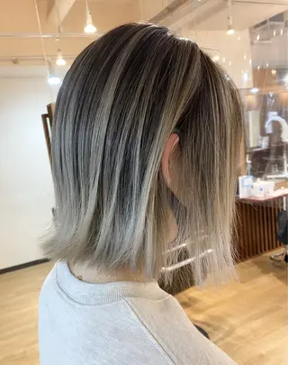 ショート カラー 白髪ぼかし バレイヤージュ志鎌のヘアスタイル