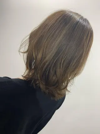 ミディアム カラー 寺本 早希のヘアスタイル