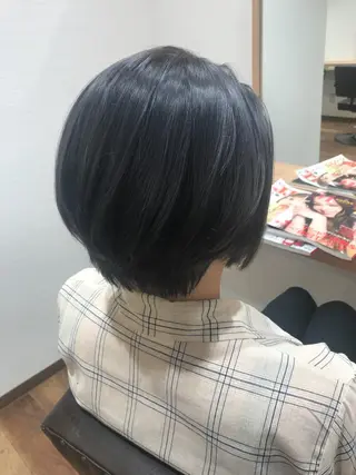 ショート カラー 岡本 智次のヘアスタイル