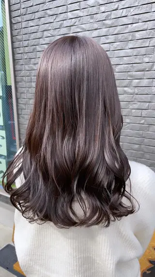 セミロング カラー デザインカラー🏝️ 須賀汐音のヘアスタイル