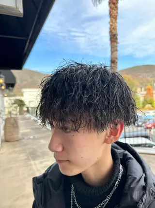 パーマ メンズ 鵜飼 真伍のヘアスタイル