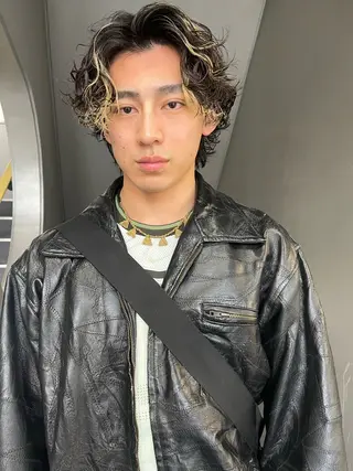 ショート カラー パーマ 💓パーマ，💗 レイヤーカットのヘアスタイル