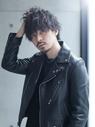 メンズ ヘアサロンM新宿 カットカラーブリーチのヘアスタイル