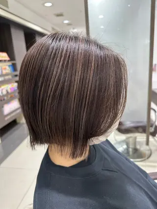 ミディアム レイヤー 艶々カラーのヘアスタイル