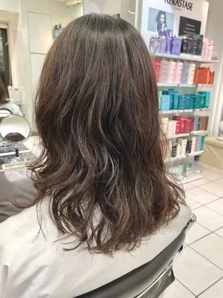 ミディアム パーマ ショートヘア / 星野菜月のヘアスタイル