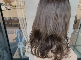 セミロング 仮坂 美夏のヘアスタイル