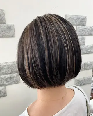 ショート カラー 薄田 珠美のヘアスタイル