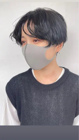 ショート カラー 💓パーマ，💗 レイヤーカットのヘアスタイル