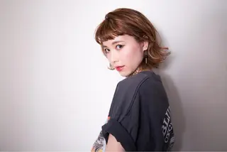 ミディアム カラー 池田 真由美のヘアスタイル