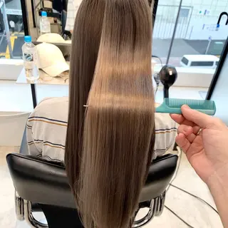 及川シゲル 髪質改善講師のヘアスタイル
