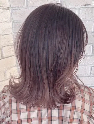 セミロング あやかショート 白髪ぼかしのヘアスタイル