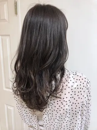 ロング カラー MIOベージュカラー 柔らかいカラーのヘアスタイル