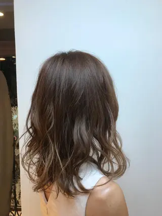 セミロング カラー 安藤 沙妃のヘアスタイル