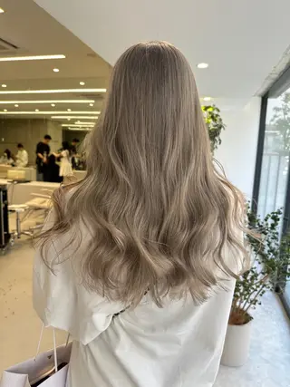 セミロング ハイトーン/透け感 カラー🎀真香のヘアスタイル