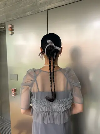 ヘアアレンジ 「韓国風・ハイトーン ベージュカラー」サナのヘアスタイル