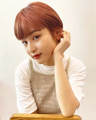 ショート カラー hollo 原宿のヘアスタイル
