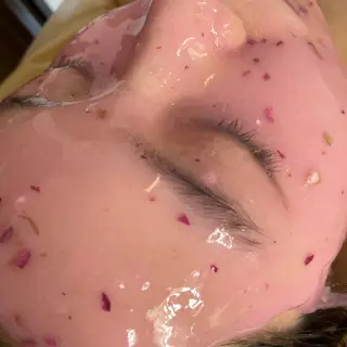 アイブロウ 代表 MOMOのエステ・リラクイメージ