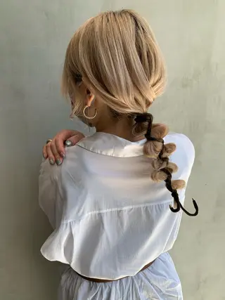 セミロング ヘアアレンジ yui .のヘアスタイル