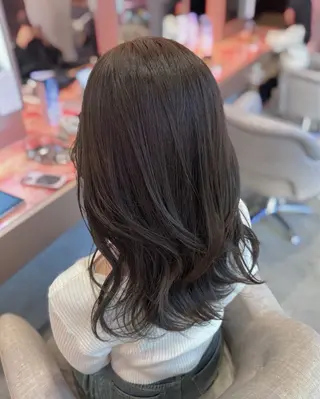 ミディアム 艶カラー✨レイヤー 𝐚𝐲𝐚𝐤𝐚のヘアスタイル