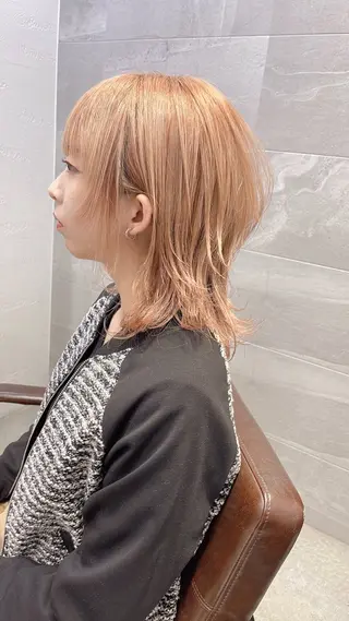 ミディアム ウルフカット/ ハッシュカット/山路のヘアスタイル