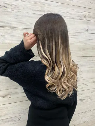 ミディアム カラー ヘアアレンジ アイブロウ LAVENDIA 初音のヘアスタイル