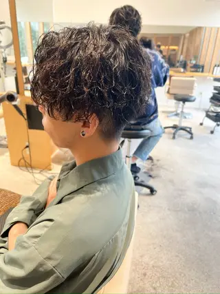ミディアム パーマ メンズ 服部 雄輝のヘアスタイル