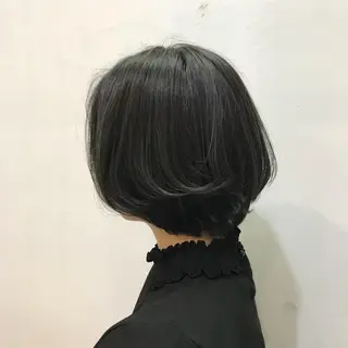 ショート カラー 和田出 美月のヘアスタイル