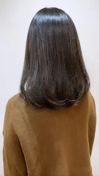 セミロング カラー あずまぐち めぐみのヘアスタイル