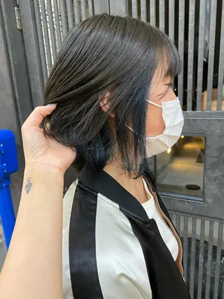 ミディアム ウルフカット/吉村 桃子のヘアスタイル
