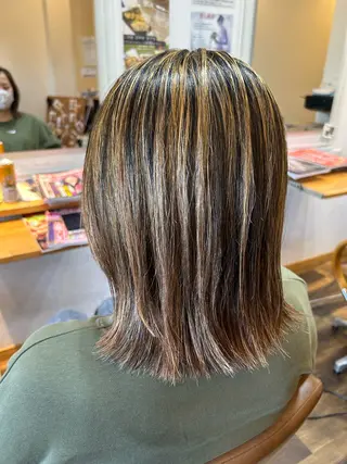 ミディアム カラー 石川 奈緒子のヘアスタイル