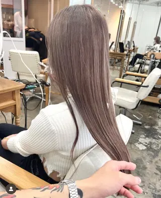 ロング タマシロカリン 艶カラー/レイヤーのヘアスタイル