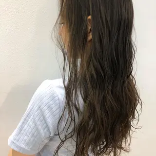 ロング カラー 渡邊 唯のヘアスタイル