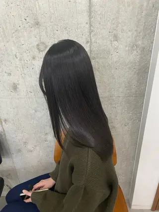 セミロング センターパート/ニ ュアンスパーマのヘアスタイル