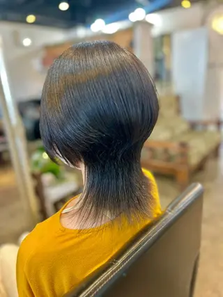 ショート Julia🖤 縮毛矯正🌬️🩵のヘアスタイル