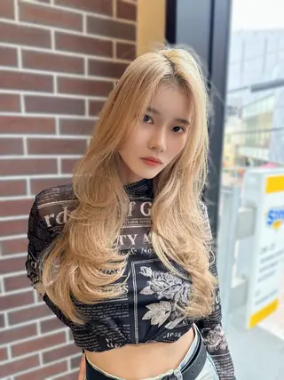 ロング カラー 韓国レイヤーカット/ ダブルカラーのヘアスタイル