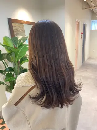 セミロング カラー HANAME 原宿美容室のヘアスタイル