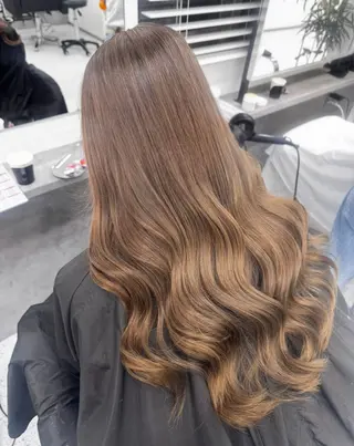 ロング カラー 宮本 亜依のヘアスタイル