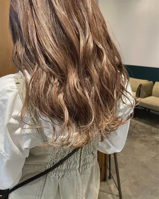 セミロング カラー mizu🐾 hair braceのヘアスタイル