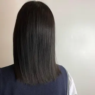 ミディアム カラー トップ スタイリストのヘアスタイル