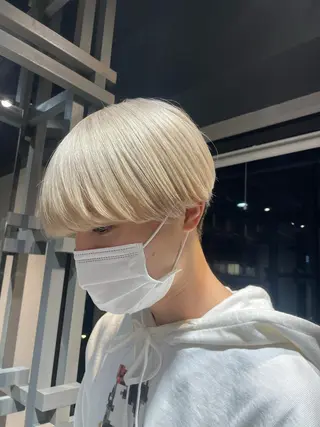 ショート カラー ブリーチ👩🦳/ ✂︎MANAMIのヘアスタイル