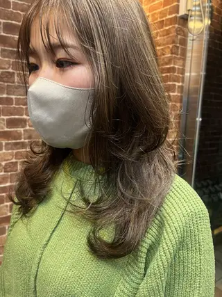 ロング カラー パーマ ヘアアレンジ メンズ キッズ ネイル マツエク・マツパ アイブロウ 久木原 ゆりのヘアスタイル