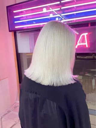 セミロング カラー ヘアアレンジ 🩶【推しハイトーン 】yuzu🩶のヘアスタイル