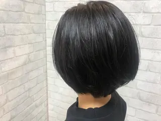 ショート カラー 渡邊 桃香のヘアスタイル