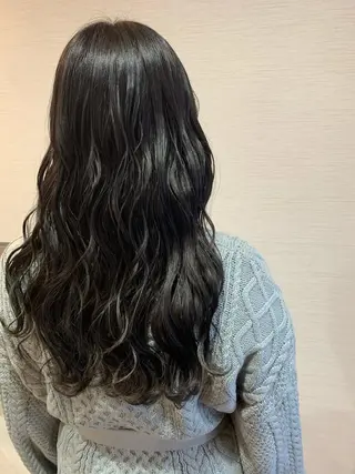 ロング カラー 蓮見  友里のヘアスタイル