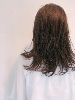 セミロング カラー 伊藤 さやかのヘアスタイル