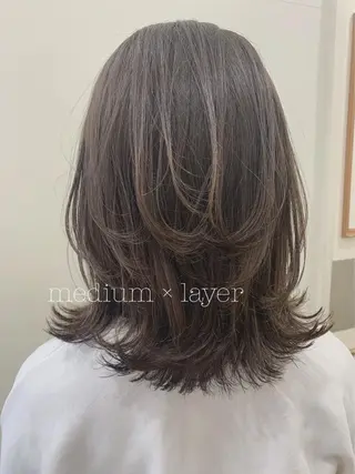 ミディアム ぱつっとボブ/ 小野あかねのヘアスタイル