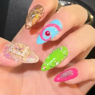 ネイル VIERU 🌈🎀💖のネイルデザイン