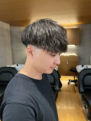 ショート パーマ メンズ 豊崎 佑輔のヘアスタイル