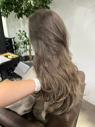 ロング カラー ミルクティーベージュ ブリーチ 店長 清水のヘアスタイル