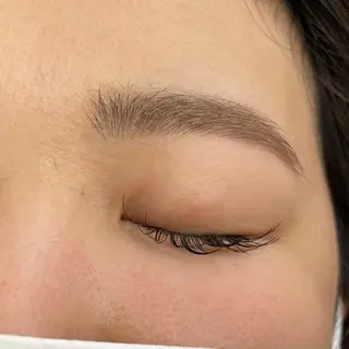 アイブロウ 鍵山 千秋のヘアスタイル